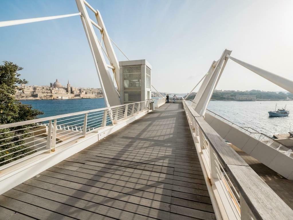 Gorgeous Apartment With Terrace In Fort Cambridge, Pool Sliema Exterior foto