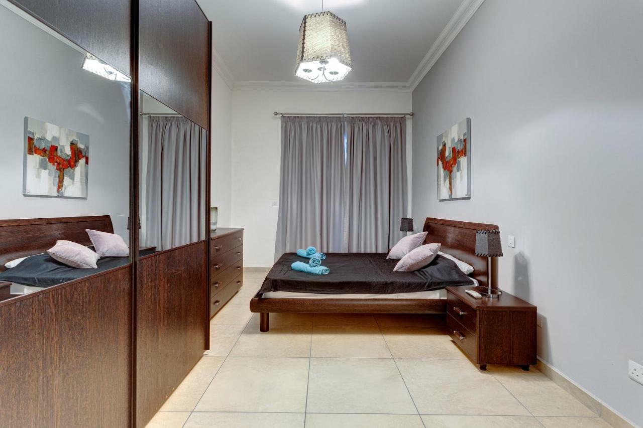 Gorgeous Apartment With Terrace In Fort Cambridge, Pool Sliema Exterior foto