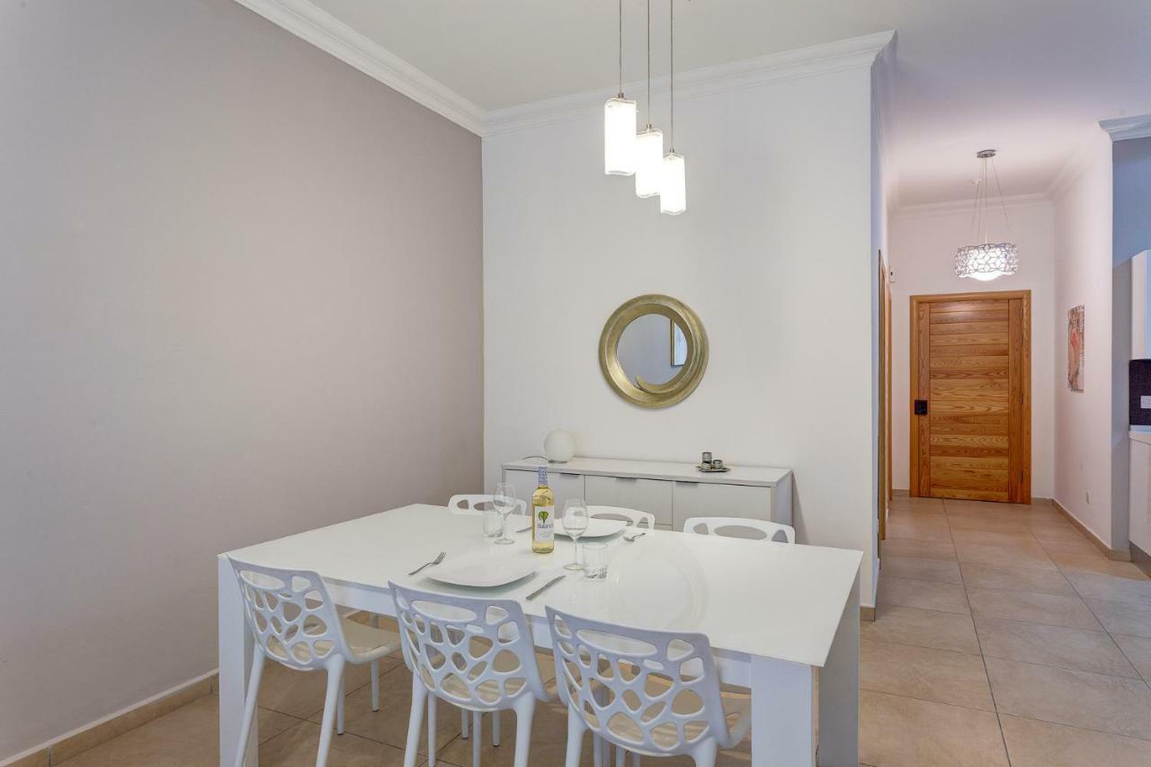 Gorgeous Apartment With Terrace In Fort Cambridge, Pool Sliema Exterior foto