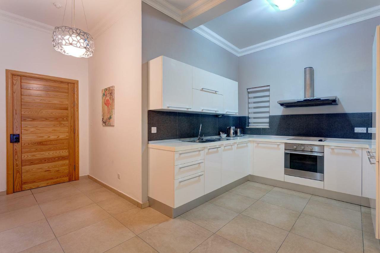 Gorgeous Apartment With Terrace In Fort Cambridge, Pool Sliema Exterior foto